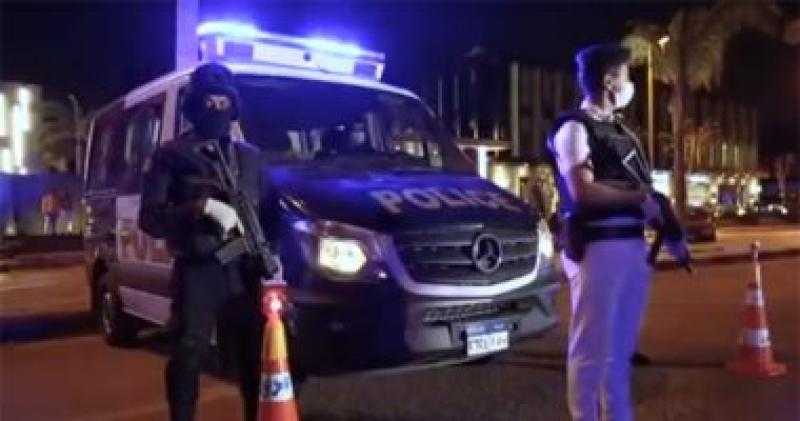 عاطل يطعن طبيبًا و3 أفراد داخل مستشفى بحلوان