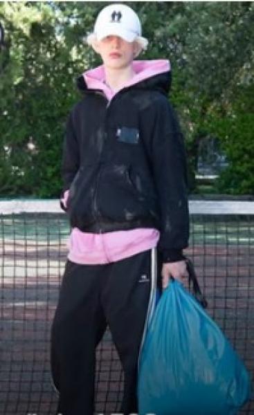 أحدث صيحات الموضة.. حقائب القمامة بسعر خالي - فيديو