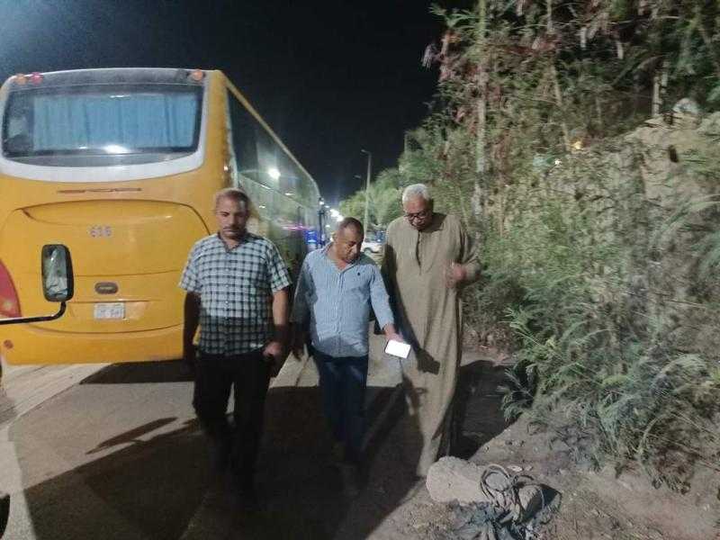 لبحث شكاوي المواطنين.. رئيس مدينة دشنا يتفقد الشوارع ليلا