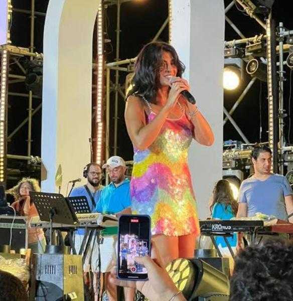 لن تصدق سعر فستان روبي في حفلها بالعلمين .. صدمة !