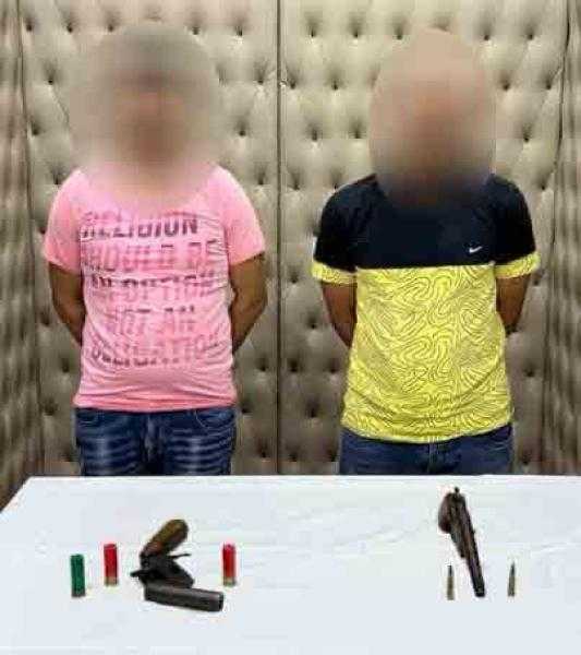 ضبط مسجلين خطر بحوزتهما أسلحة نارية بالدرب الأحمر