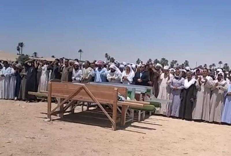 جنازة مهيبة لـ4 أشقاء صعقتهم الكهرباء بالفيوم