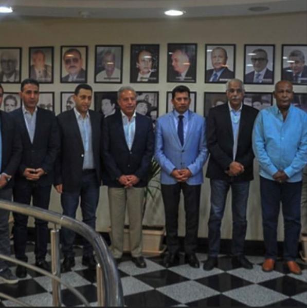 بعد تجديد الثقة.. اتحاد الكرة يهنئ أشرف صبحي وزير الشباب والرياضة