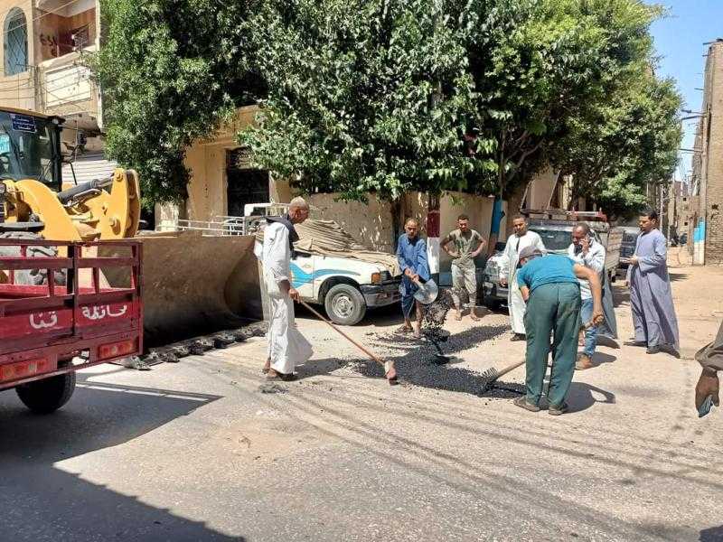 حفاظًا على المظهر العام.. ترميم وإصلاح الطرق الرئيسية بدشنا