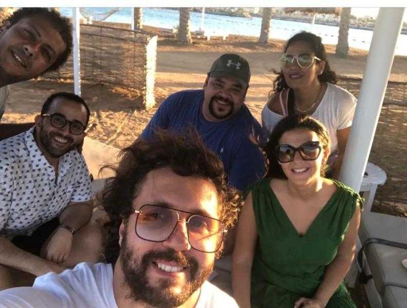 هشام ماجد يشارك الجمهور بصورة من كواليس «تسليم أهالي»