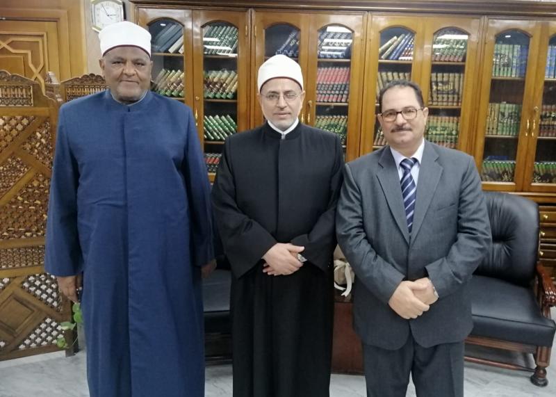 توافد المهنئين على مكتب الدكتور سلامة داود رئيس جامعة الأزهر الجديد