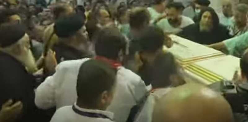 شاهد.. بكاء ودموع أسر ضحايا كنيسة أبو سيفين خلال تشييع جثامينهم