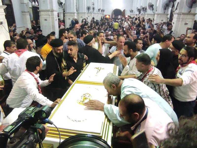 «انهيار وبكاء».. خروج جثامين ضحايا حريق كنيسة أبو سيفين لمثواهم الأخير- صور
