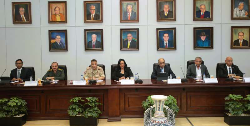 وزير السياحة والآثار الجديد عقب حلف اليمين الدستوري 