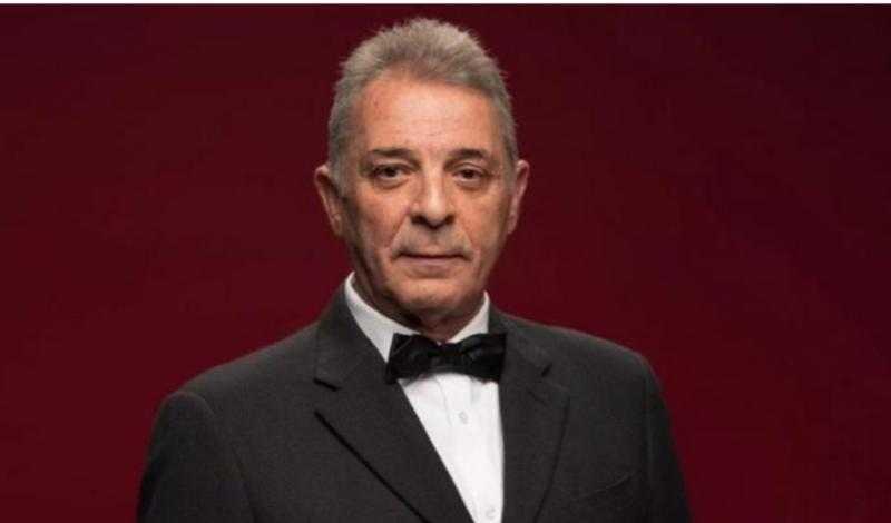 تعرف على موعد ومكان عزاء والدة الفنان محمود حميدة