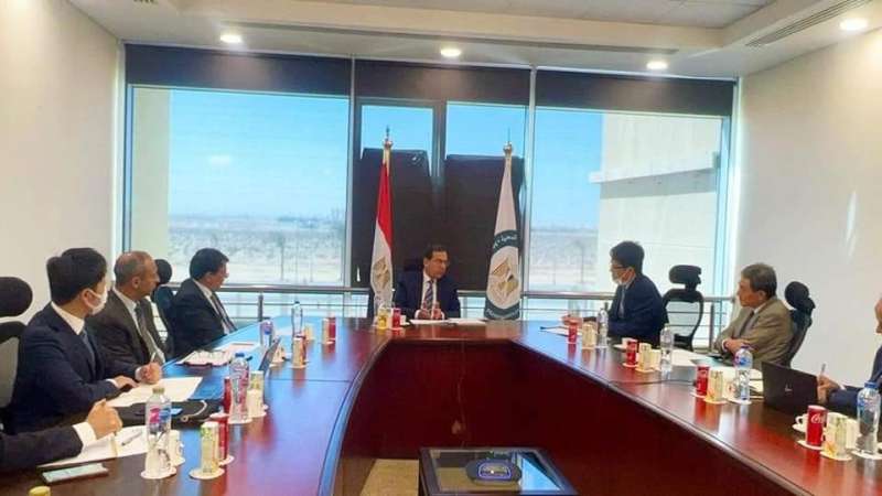 وزير البترول خلال المباحثات 