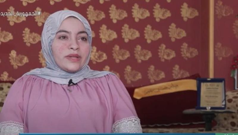 من على كرسي متحرك خريجة بدرجة امتياز : نفسي أقابل الرئيس.. فيديو