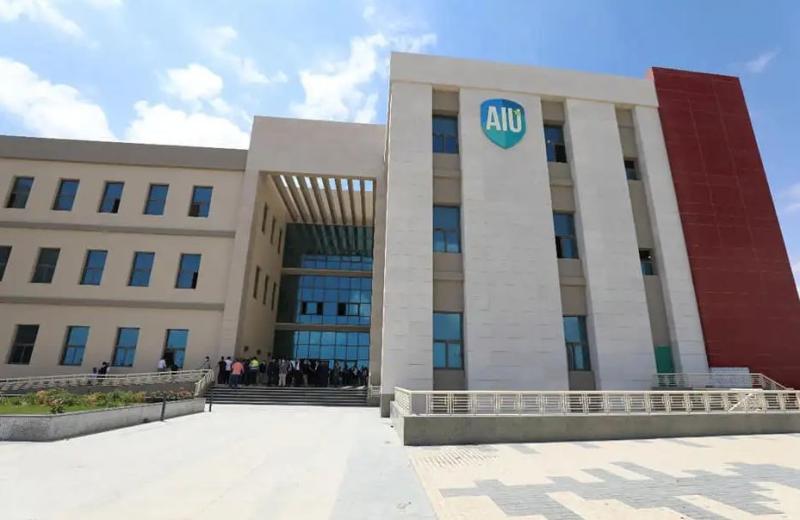 تفكير نقدي وإبداع.. رئيس جامعة العلمين يوضح أبرز المقررات الدراسية للطلاب «فيديو»