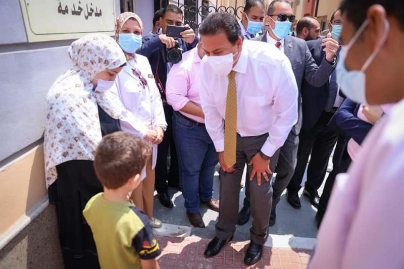 وزير الصحة خلال جولته 
