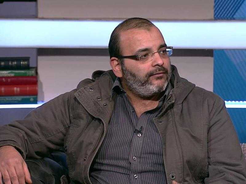 أيمن بهجت قمر يعلن حصوله على بكالوريوس سياحة