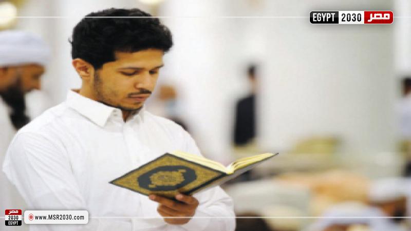 شاب يصلي- تعبيرية 