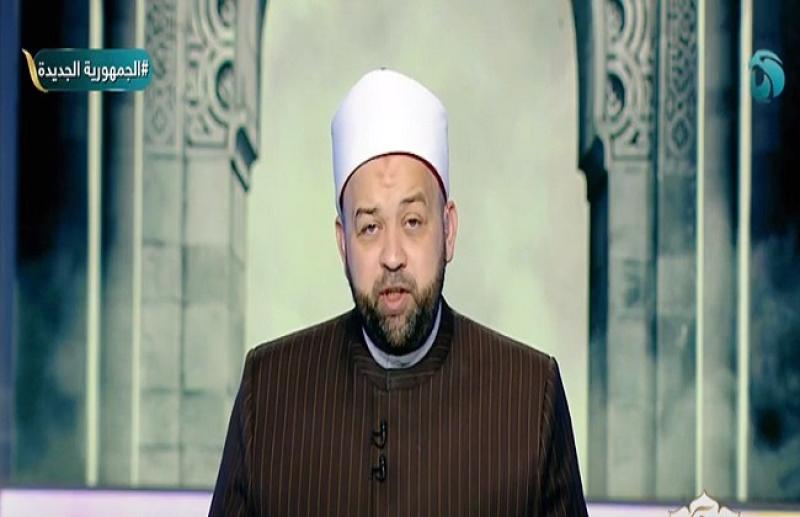 هل يجوز أداء صلاة الجمعة خلف الإمام عبر الراديو أو التليفزيون؟.. داعية إسلامي يوضح «فيديو»