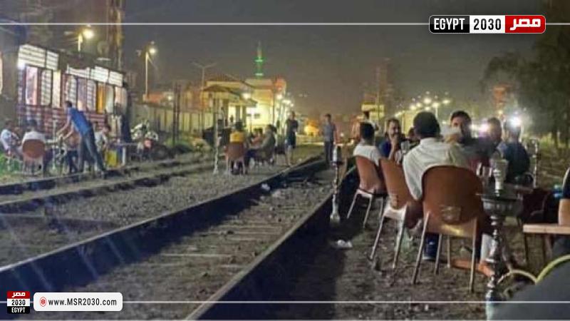 قهوة على شريط قطار بكفر الشيخ