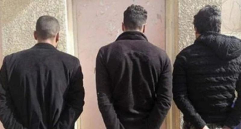 ضبط 3 متهمين باختطاف مواطن وإكراهه على توقيع إيصالات أمانة