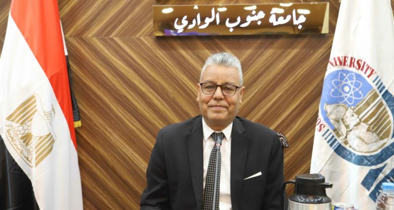 د . يوسف غرباوي رئيس جامعة جنوب الوادي 