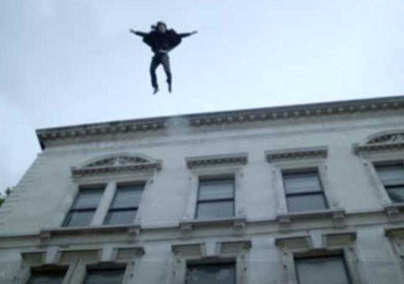 مريض نفسي يتخلص من حياته قفزا من الطابق التاسع بعقار في عين شمس