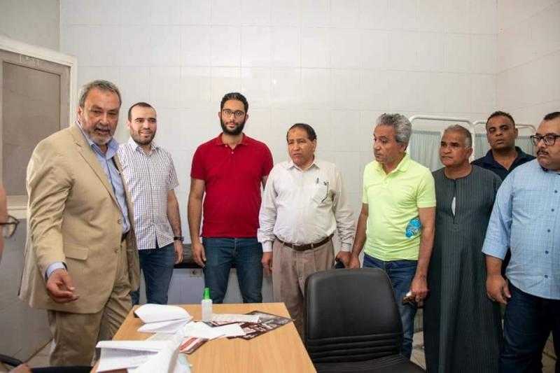 توقيع الكشف على 2560 مواطنًا في قافلة طبية بقنا