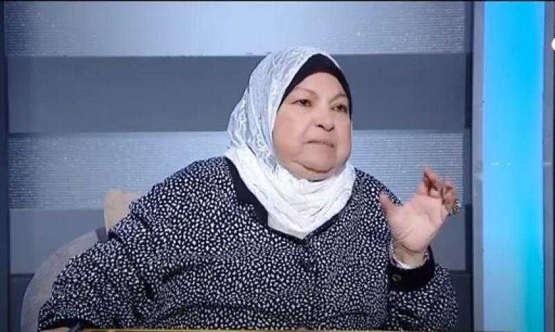 سعاد صالح: ليس من حق الزوج أن يسأل زوجته العاملة عن مرتبها أو ميراثها من أهلها