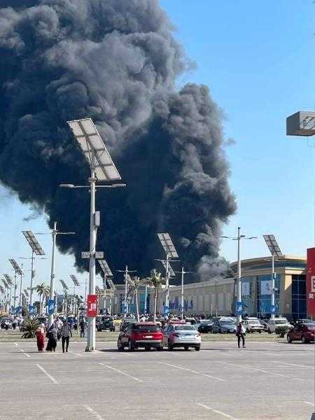 محافظ الإسكندرية: السيطرة على حريق كارفور الإسكندرية وإصابة شخصين