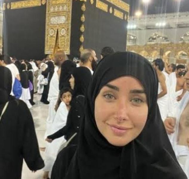 بالصور.. هنا الزاهد تؤدي مناسك العمرة بالأراضي المقدسة