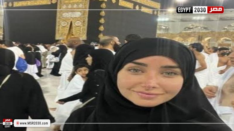 هنا الزاهد في الكعبة المشرفة 