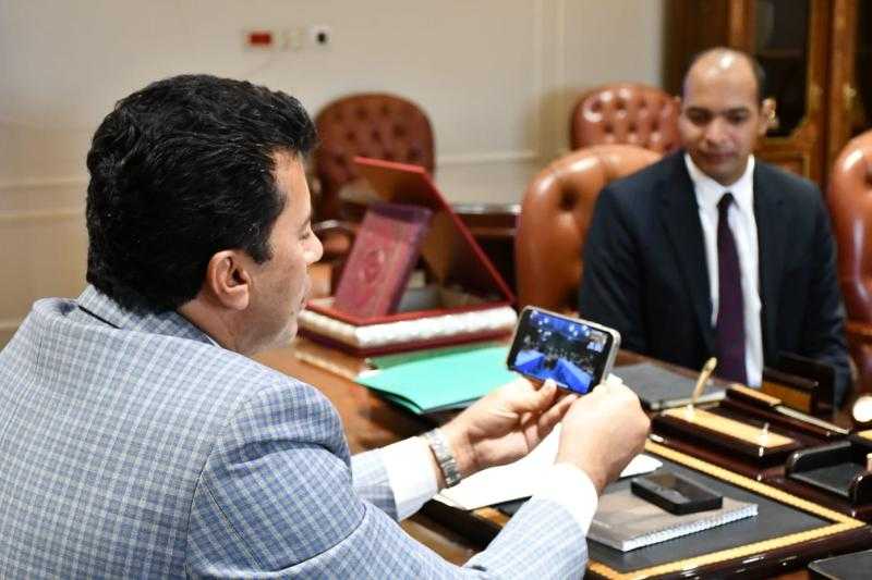 وزير الرياضة يُحفز شباب الطائرة قبل نهائي البطولة الإفريقية غدًا أمام تونس