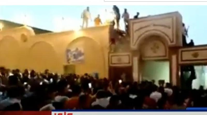 أحمد موسى يكشف المتسبب في حريق دير درنكة بأسيوط «فيديو»