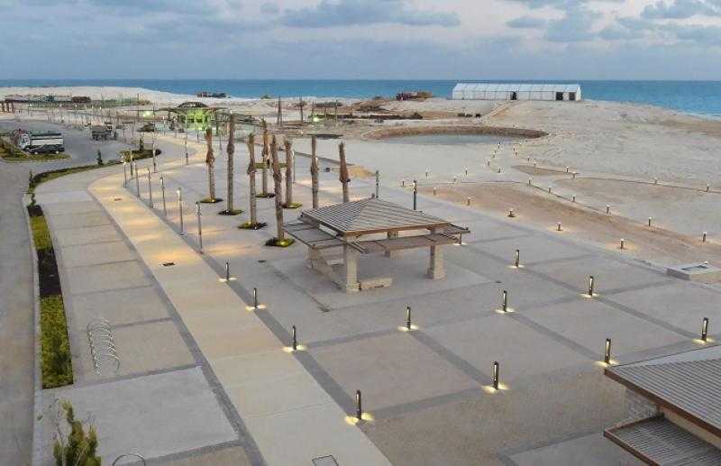 الشركة المشغلة لممشى العلمين: «اللي عايز يقعد وميدفعش جنيه بيقعد»- فيديو