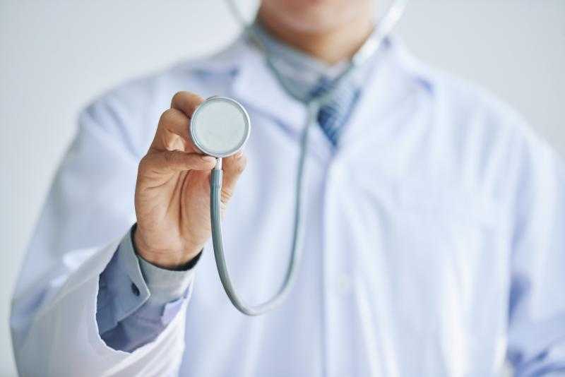 تحقيقات موسعة في تحرش طبيب عظام بمريضة