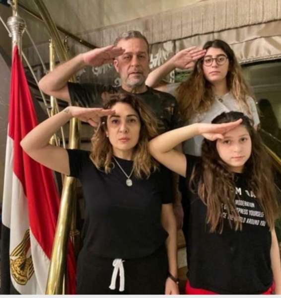 شريف منير وعائلته 