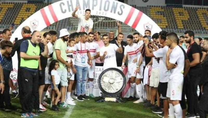 شاهد.. لاعبو الزمالك يحتفلون بالدوري في حمام السباحة