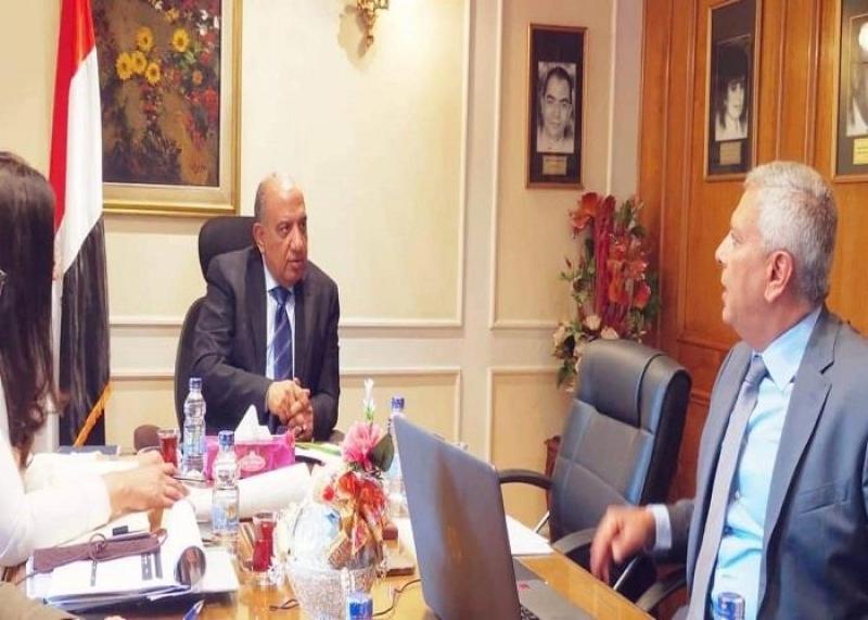 وزير قطاع الأعمال العام يتابع جهود تطوير الشركة القابضة للأدوية