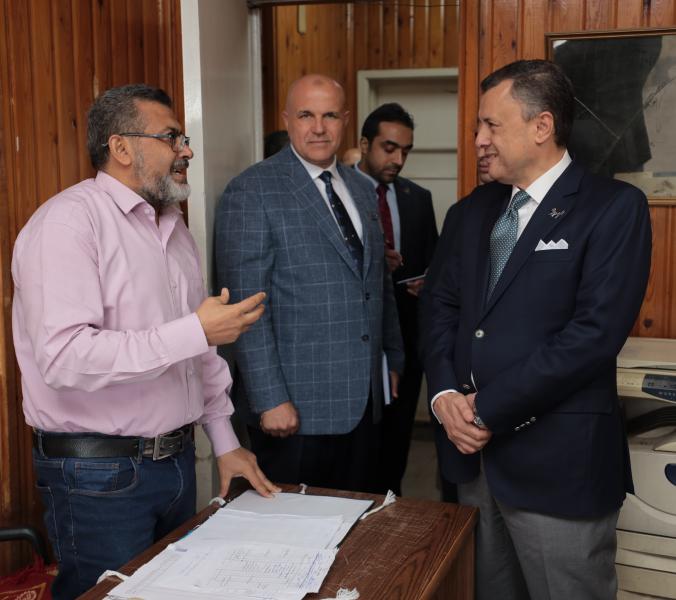 وزير السياحة والآثار 