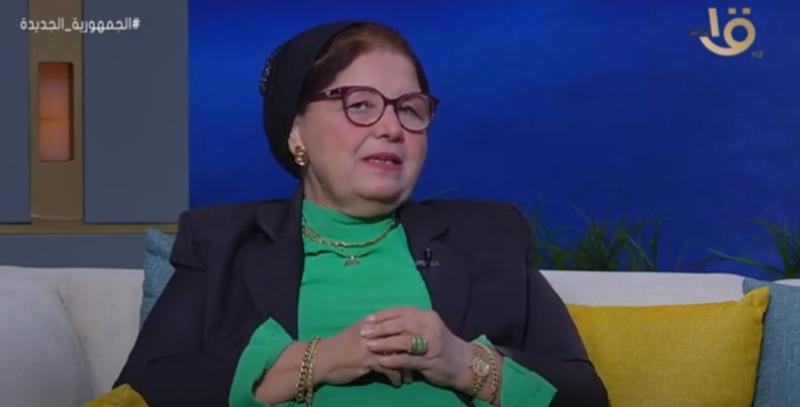 أستاذ مناهج تطالب وزير التربية والتعليم بهذا الأمر «فيديو»