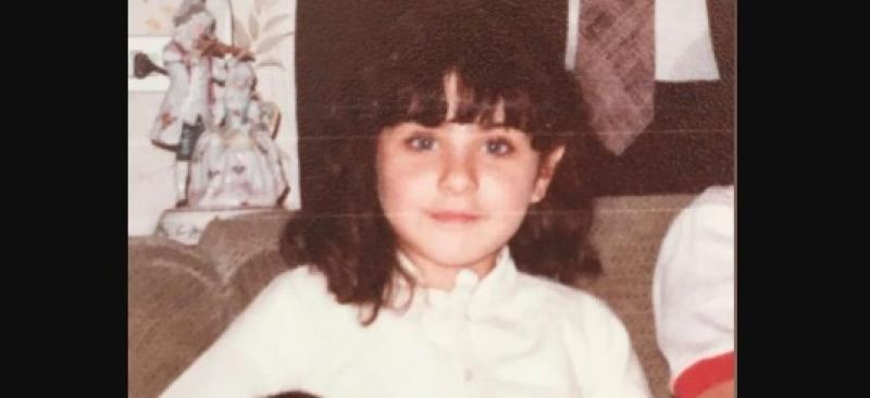 هذه الطفلة أصبحت فنانة شهيرة ومن أجمل نجوم الشاشة.. لن تتوقع من هي!