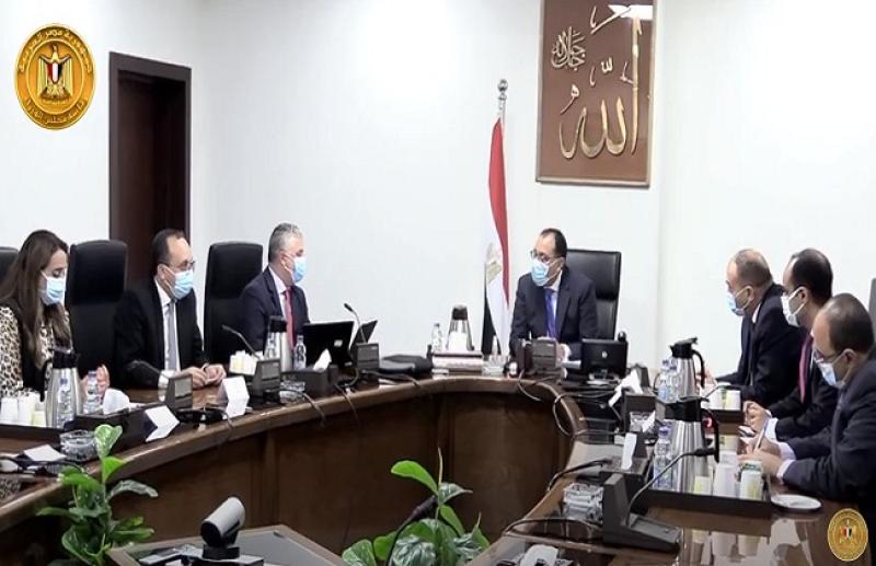 شاهد.. اجتماع «مدبولي» مع رئيس الهيئة العامة للمنطقة الاقتصادية لقناة السويس - فيديو