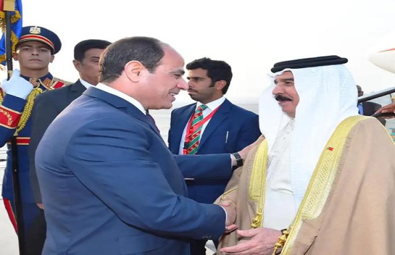 الرئيس السيسي يودع ملك البحرين من مطار العلمين الدولي