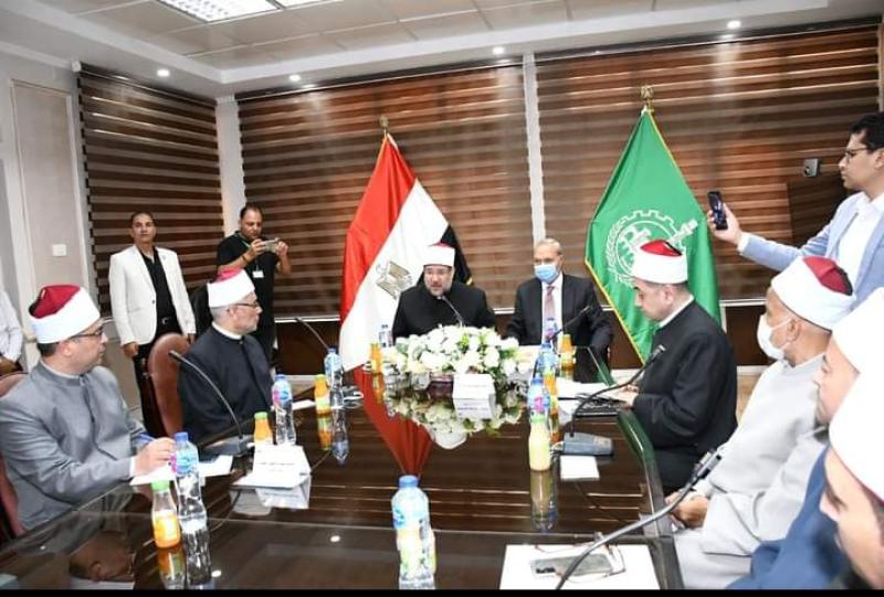 وزير الأوقاف خلال اللقاء