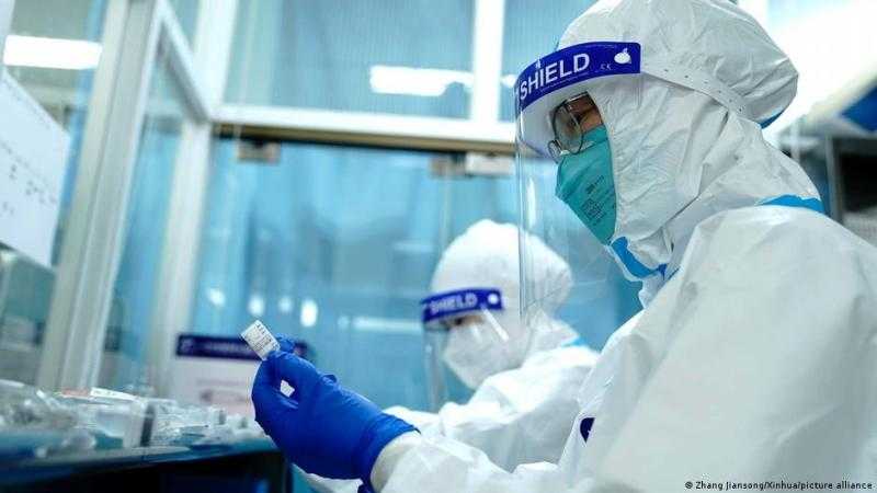 أمجد الحداد: اللقاح هو خط الدفاع الأول لمواجهة أي موجة جديدة لكورونا.. فيديو