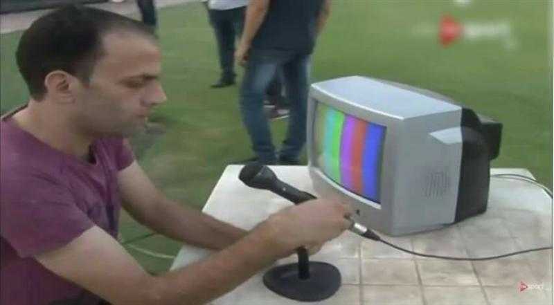 «حكم يتحدث مع زوجته وآخر فصل الكهرباء عشان يشرب شاي».. عجائب الدوري المصري