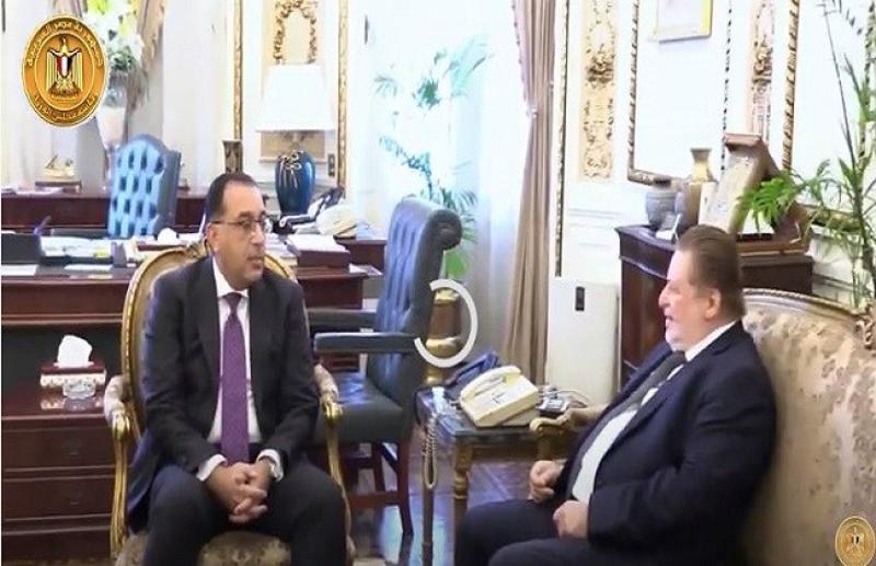 رئيس الوزراء يلتقي محافظ البنك المركزي لاستعراض عدد من الملفات الاقتصادية