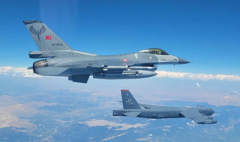 طائرة F - 16