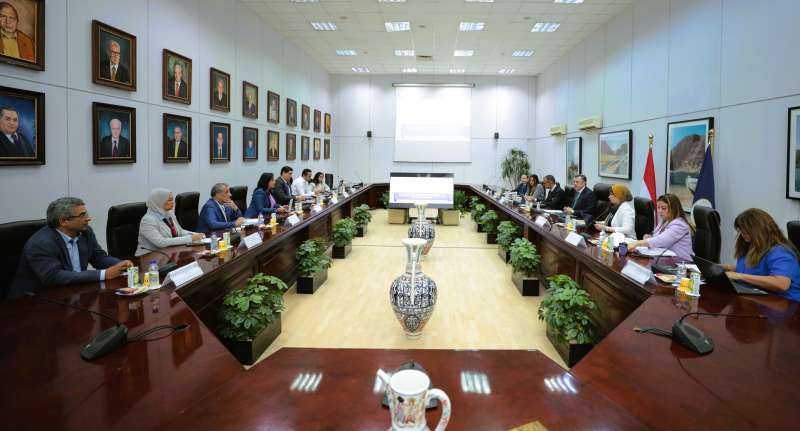 وزير السياحة والآثار 