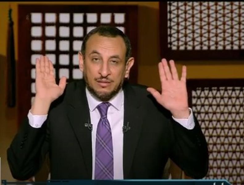 رمضان عبد المعز: مفيش ست عاقلة تفتح وتكشف جسدها  «فيديو»