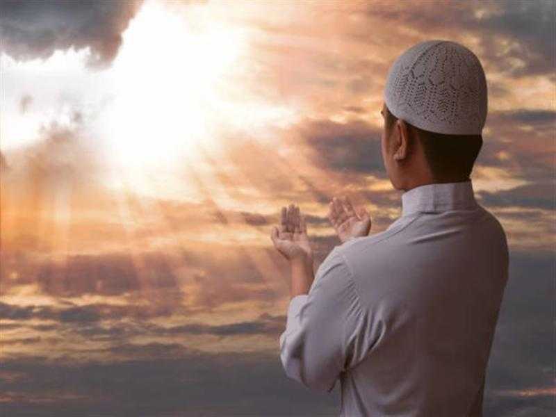 كلمات تفتح لها السماوات السبع وتستجيب لها الملائكة على الفور.. فيديو